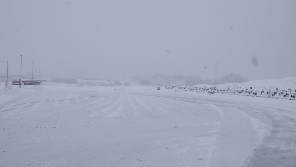 今冬初の除雪作業