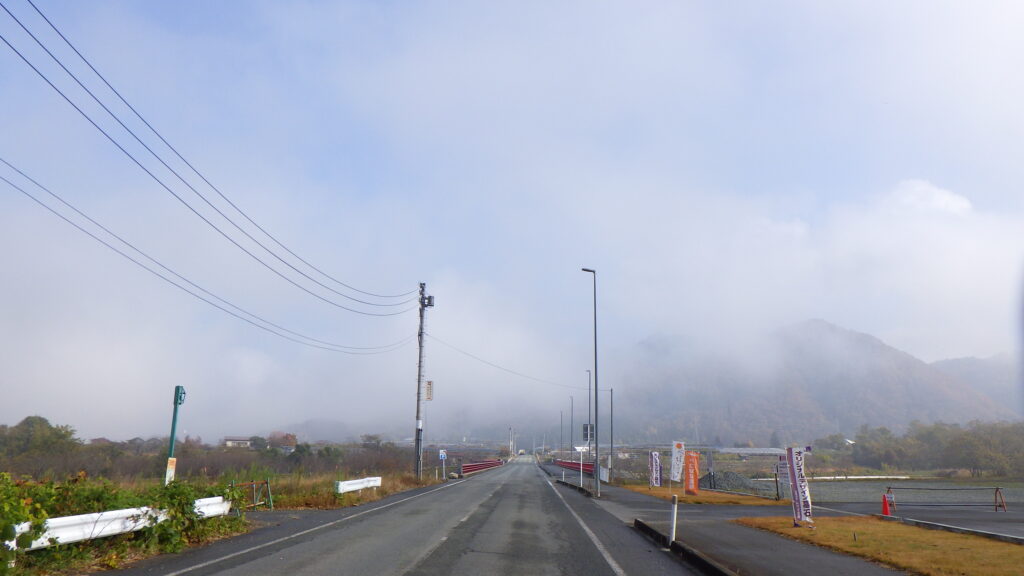 朝霧は晴れ