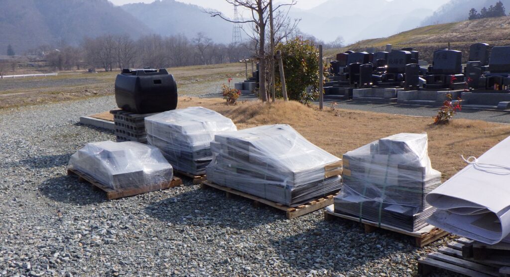 墓石工事　始まりました