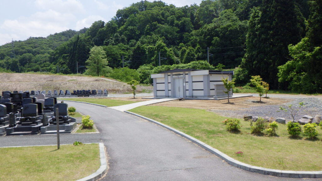 隣の芝生は青く見える