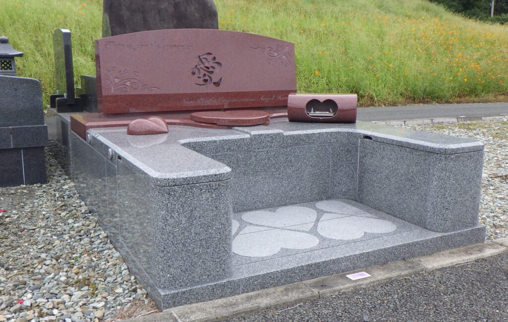 供養塔　みんなで一緒で　寂しくない